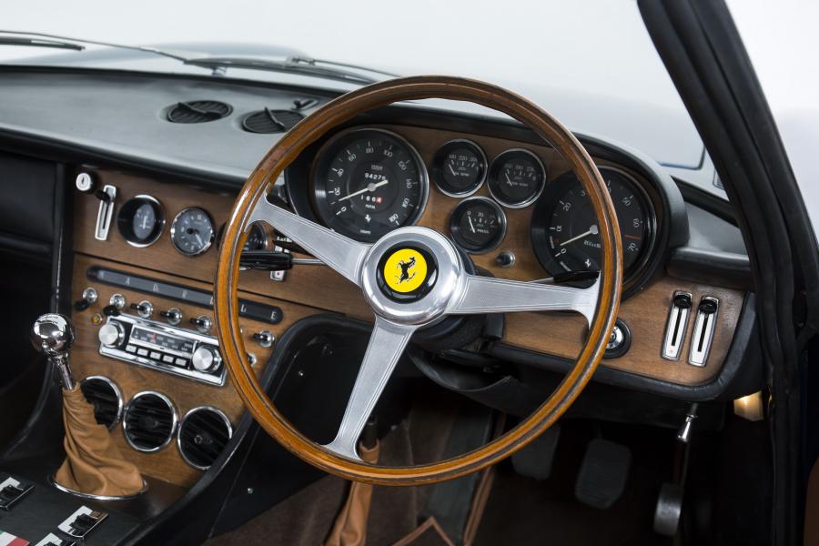 Панель приборов Ferrari 365 GT 2+2 1968 года  (UK) (фото 11 из 36)